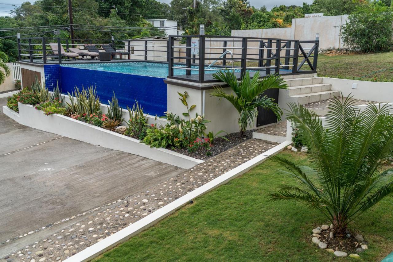 Family Complex Beside Beach W/Pool Montego Bay #1 Exterior photo
